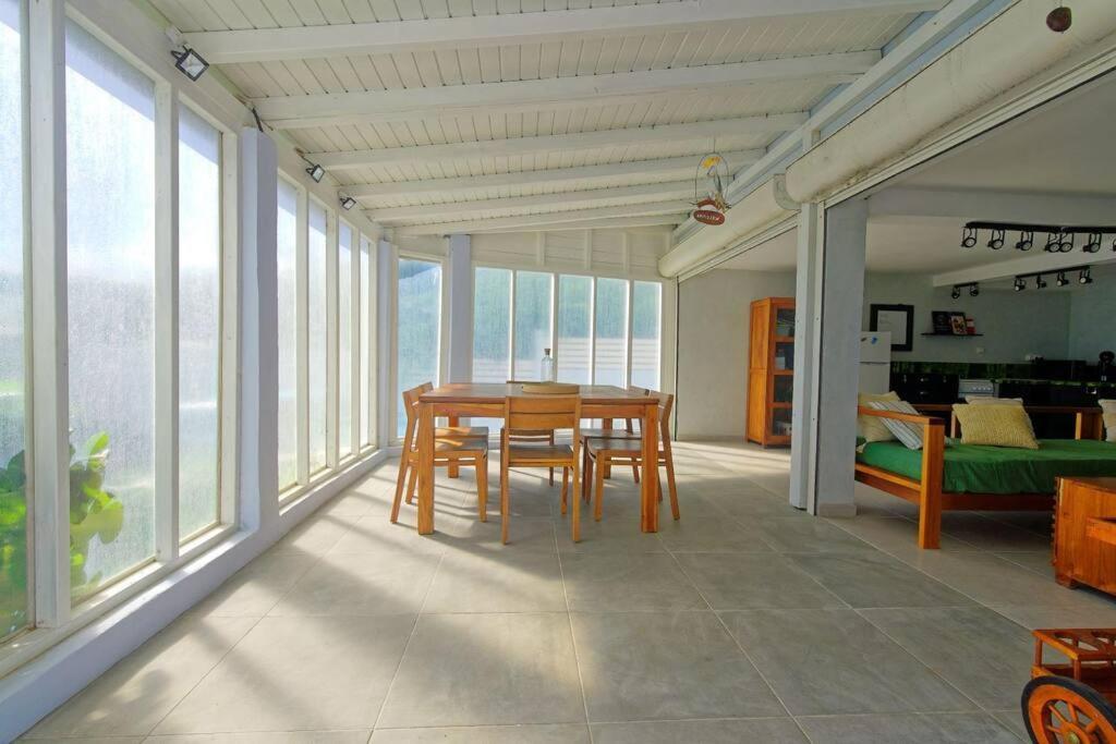 Villa Bord De Mer Au Moule Ле-Муль Екстер'єр фото